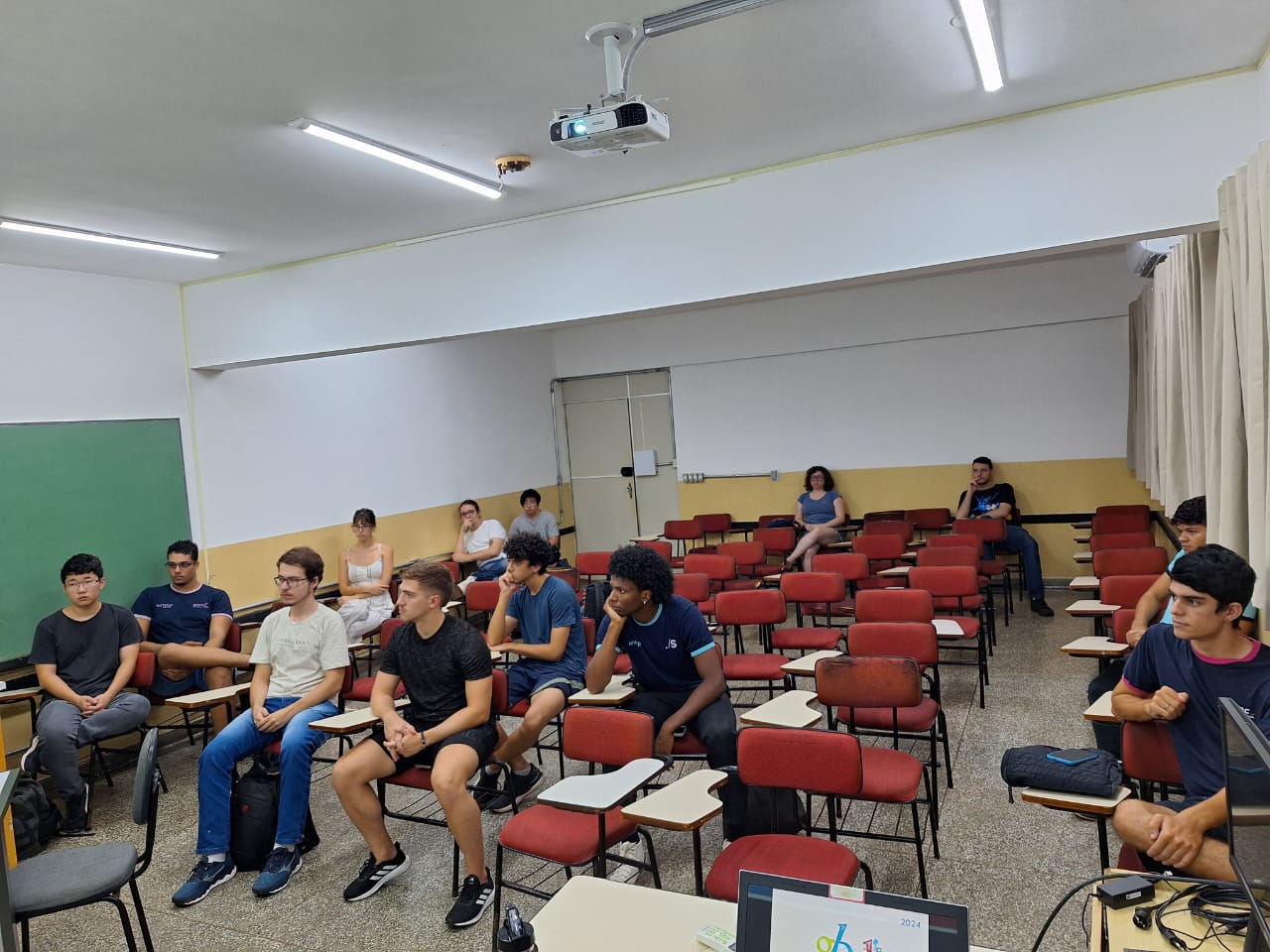 Foto 2 da notícia de título: Membros do GBD se reúnem com o coordenador Prof. Dr. Carlos Roberto Valêncio , no portal do Grupo de Banco de Dados (GBD) - UNESP/IBILCE - São José do Rio Preto