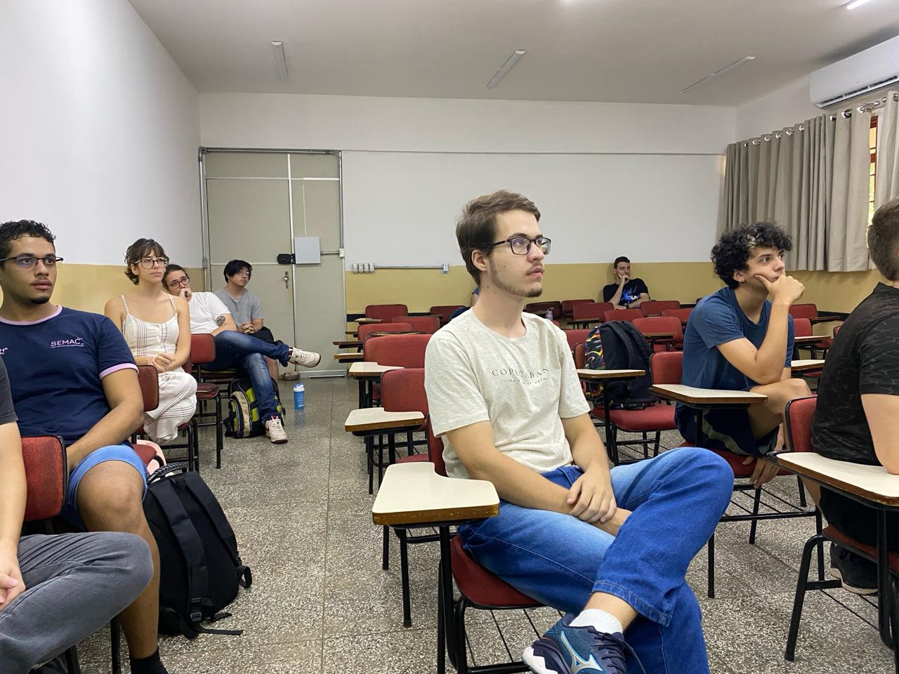 Foto 3 da notícia de título: Membros do GBD se reúnem com o coordenador Prof. Dr. Carlos Roberto Valêncio , no portal do Grupo de Banco de Dados (GBD) - UNESP/IBILCE - São José do Rio Preto