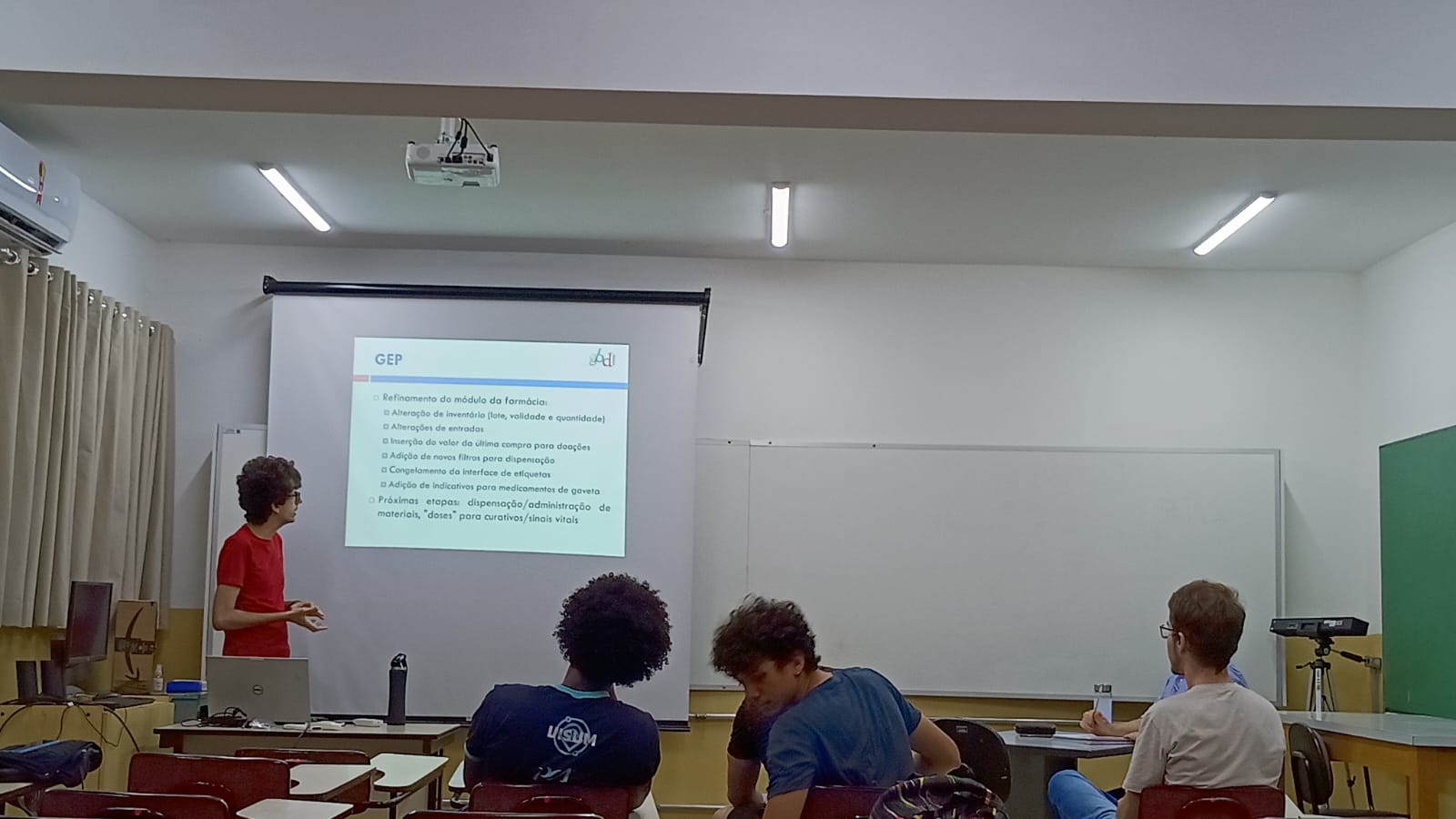 Foto 5 da notícia de título: Membros do GBD se reúnem com o coordenador Prof. Dr. Carlos Roberto Valêncio , no portal do Grupo de Banco de Dados (GBD) - UNESP/IBILCE - São José do Rio Preto